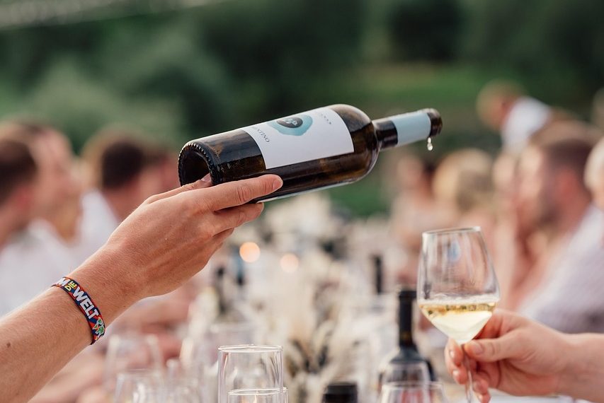 wine, wedding, party, vinery, white wine, long table, table, dinner, glass, pouring, drinks, people